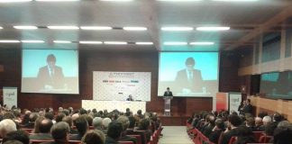 Constancia, flexibilidad y dominio del inglés, cualidades básicas para emprender