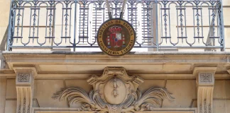 Oferta de empleo para mayordomo en la Embajada española en París