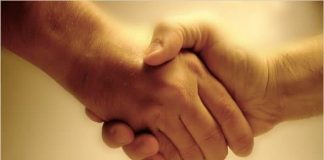 La ONG T’acompanyem, de ayuda a parados, abre su primer local en Barcelona