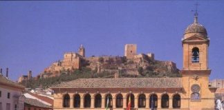 Bolsas de trabajo en Alcalá la Real (Jaén) para trabajadores sociales y auxiliares de clínica