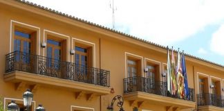 Convocadas en Requena bolsas de trabajo para taquilleros y socorristas