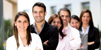 Los guapos tienen más fácil encontrar empleo y ganan más, según un estudio