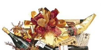 El Ayto de Torremolinos inicia el reparto de cestas de navidad para desempleados