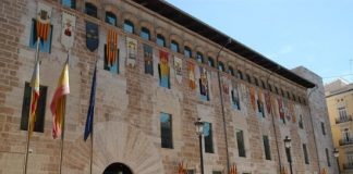 Las Cortes Valencianas instan a crear un abono gratuito en el transporte para desempleados