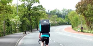 Una sentencia confirma en Madrid que los riders de Deliveroo son asalariados Deliveroo