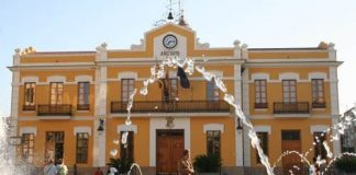 El Ayuntamiento de Burjassot renueva su convenio con Caixa Popular para la condecer créditos a emprendedores