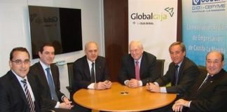 Globalcaja y CECAM firman un convenio de colaboración para desarrollar mejor la financiación de microcréditos