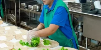 Oposiciones en la Comunidad de Madrid para 1.248 auxiliares de servicios. Se abre nuevo plazo