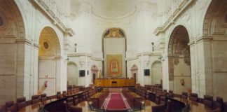 El Parlamento de Andalucía aprueba una oferta de empleo público para cubrir 22 plazas