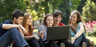 Renuevan el programa que permitirá en 2018 a 5.000 universitarios españoles hacer prácticas en pymes